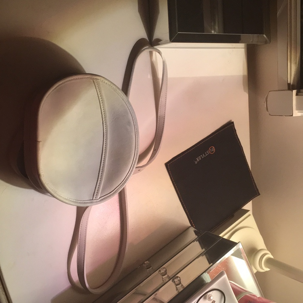 White coach purse crossbody